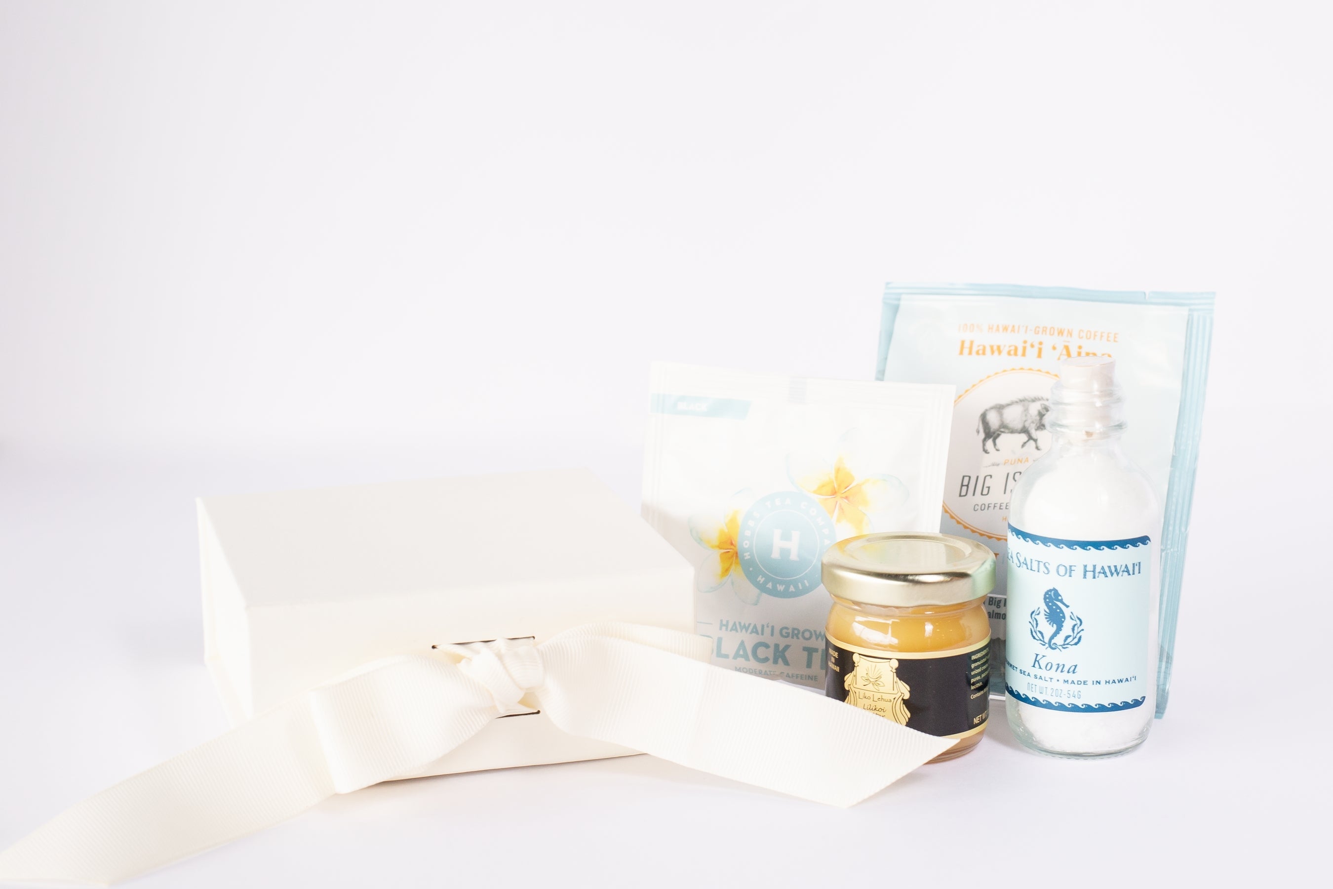 The Ultimate Guide to Hawaiʻi Wedding Welcome Gifts: Elevate Your Destination Wedding with Authentic Hawaiʻi-Made Gifts
