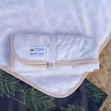 Load image into Gallery viewer, Kaleimamo Hawai&#39;i Moena Pēpē (Baby Changing Mat) in Nā Onekea
