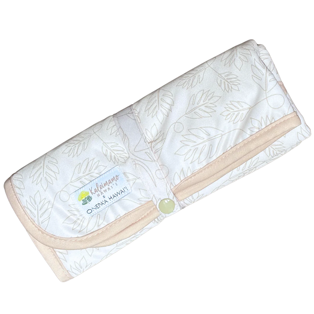 Kaleimamo Hawai'i Moena Pēpē (Baby Changing Mat) in Nā Onekea