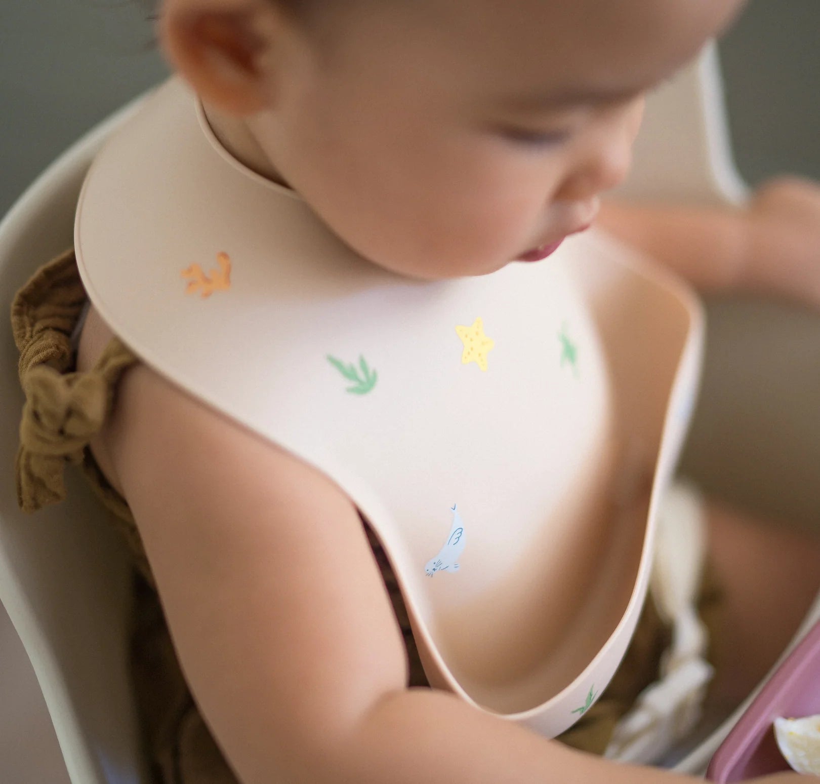 Ava + Oliver Silicone Bib Hawaiian Sea Animals