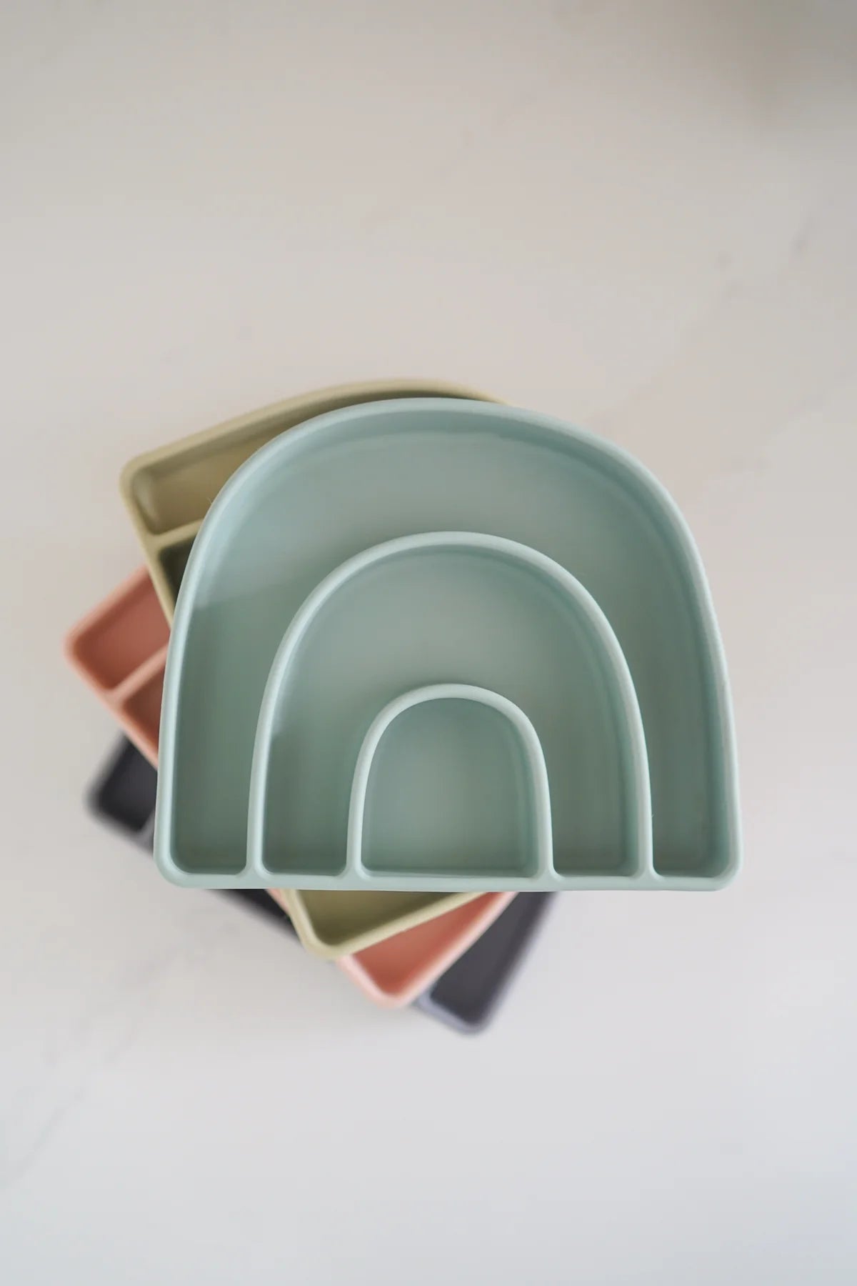 Ava + Oliver Rainbow Plate Mint
