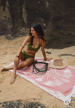 Load image into Gallery viewer, Eha Culture-‘Autumn Love Song Hawaiian Towel
