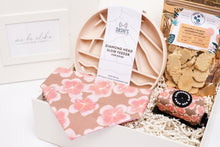 Load image into Gallery viewer, &quot;Island Tails&quot; Gift Set
