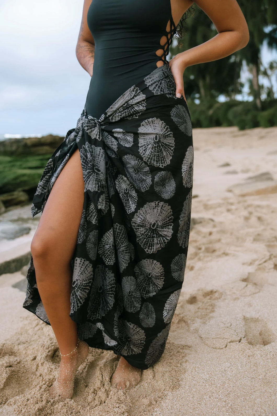 Revel Sun Hawaii ʻEleʻele 'Opihi Pareo