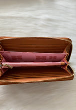 Load image into Gallery viewer, Oceans End Luxe Wallet in Saddle
