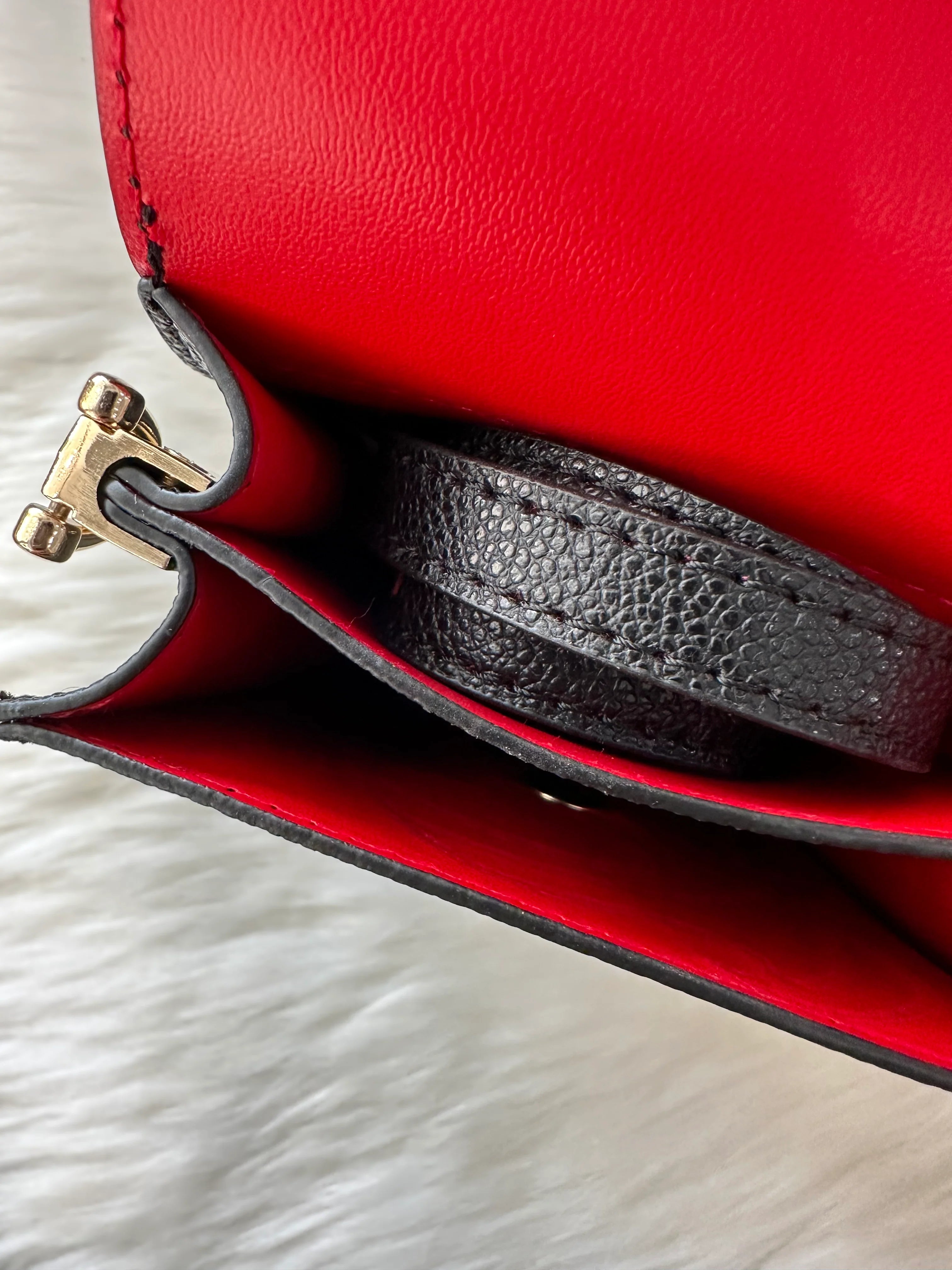 Oceans End Megan Crossbody in Onyx