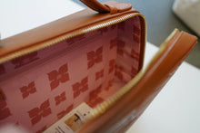 Load image into Gallery viewer, Oceans End Chanelle Saddle Handbag
