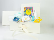 Load image into Gallery viewer, &quot;Welcome To The World&quot; Baby Gift Set
