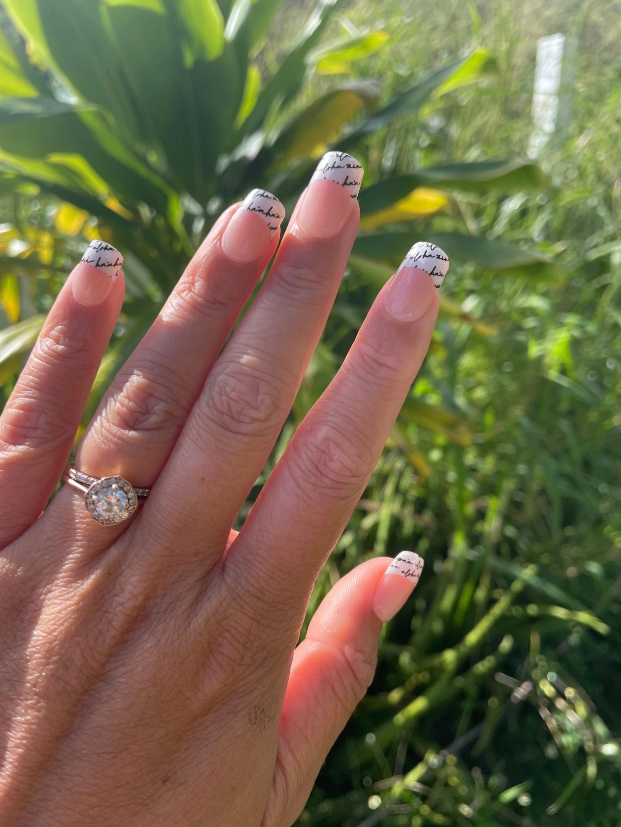 Iwi Nails E Ola Ka ʻŌlelo Mākuahine