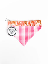 Load image into Gallery viewer, Coopmonsters Pink Hibiscus Scrunch-Dana
