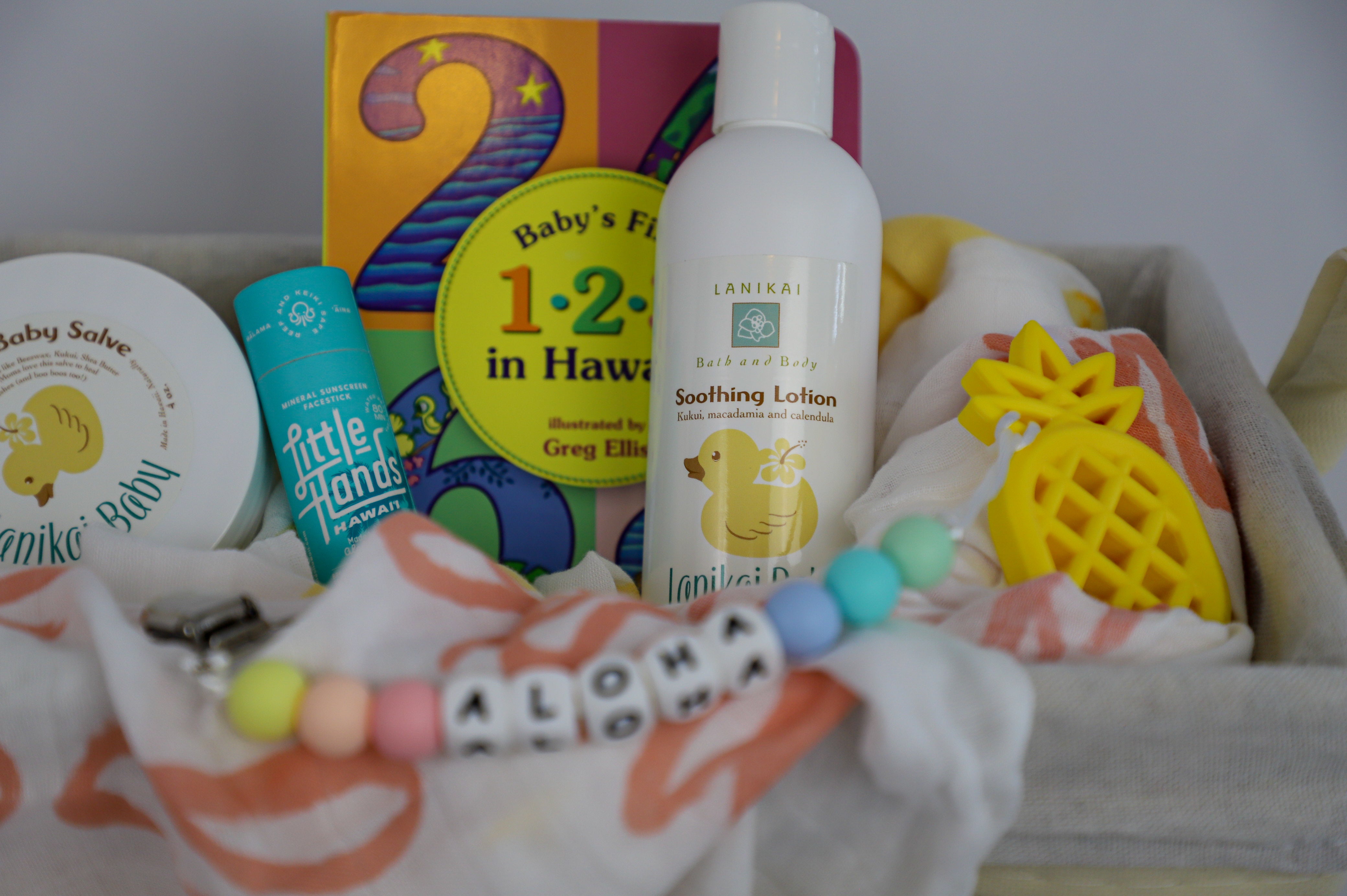 "Welcome To The World" Baby Gift Set